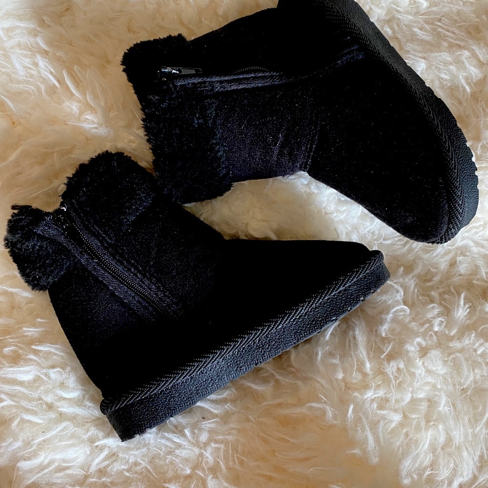 🎁Toddler girl 👧🏽 boots size 6🎁